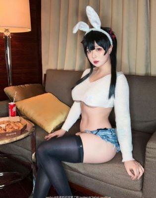 手伸进内衣里疯狂揉捏_720影视在线观看
